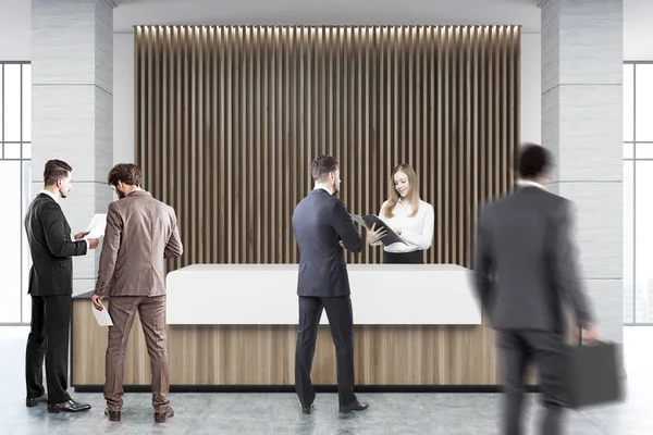 Panjur, insanlar ile ahşap ve beyaz Resepsiyon