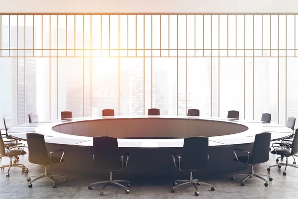 Round table meeting room, window toned — Stock Photo, Image