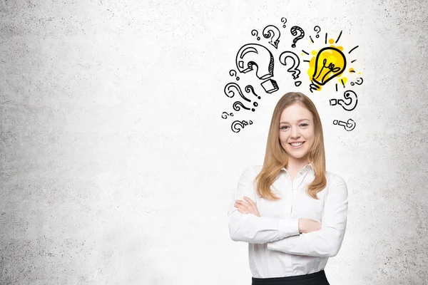 Smiling blond woman and questions marks light bulb — Stock Photo, Image