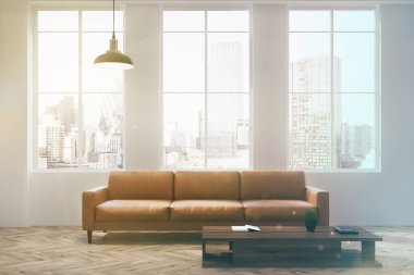 Bej kanepe, tonda windows ile beyaz oturma odası