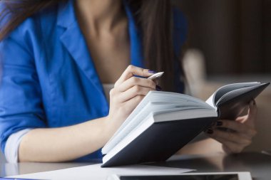 İşkadını bir planlayıcısı ve kalem, yakın çekim