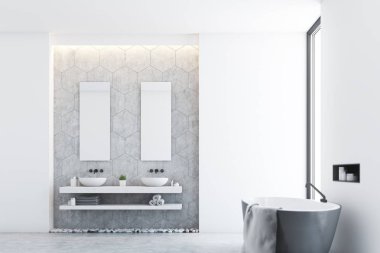 Gri banyo ve bir pencere, yan