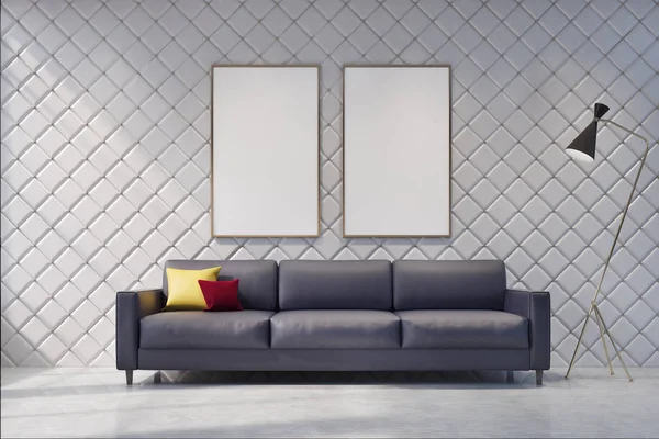 Bir beyaz oturma odasında gri kanepe