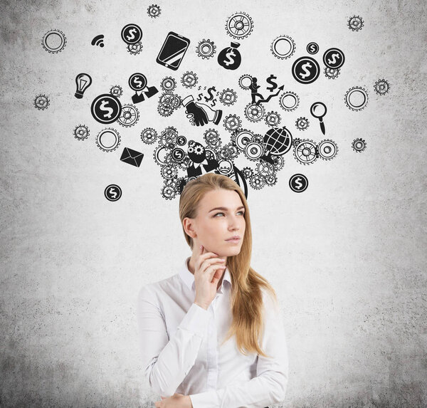 Тщательная блондинка-бизнесвумен, шестеренки и иконы
