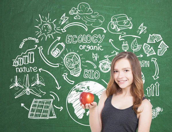 Sonriente chica adolescente con manzana, ecología —  Fotos de Stock