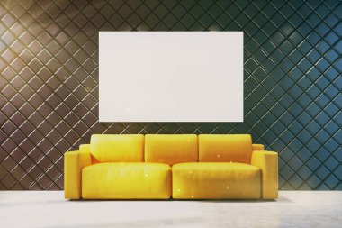 Tonda siyah bir oturma odasında sarı kanepe