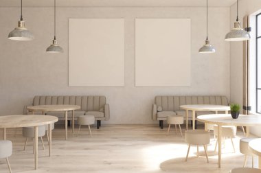 Cafe yuvarlak masalar, posterler açık ile