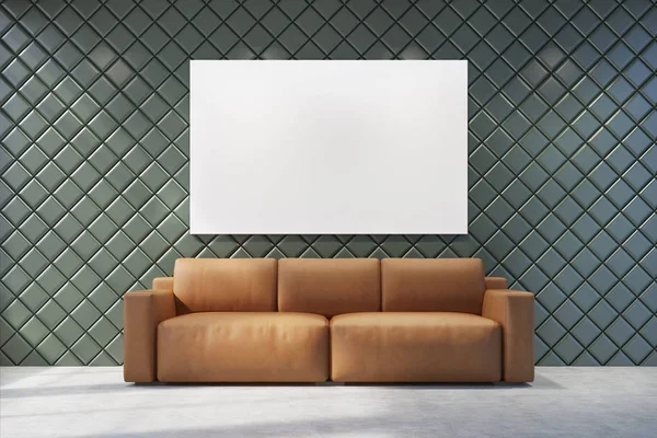 Коричневий диван в сірому вітальні — стокове фото