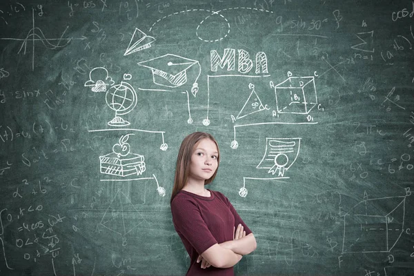 Wanita muda bangga dalam gaun merah, pendidikan MBA — Stok Foto