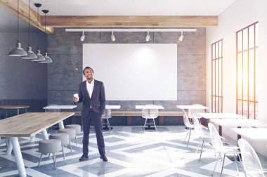 Cafe masa, yuvarlak sandalye, büyük poster adam ile