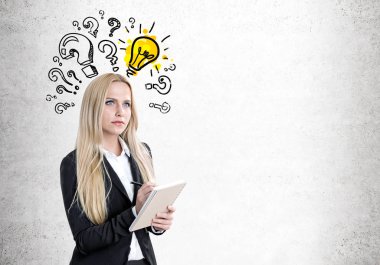 Sarışın kadınla bir defterini, sorular, ampul