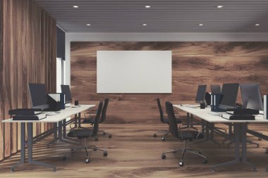 Beyaz bilgisayar sandalyeler ve panoramik pencerelere sahip lüks ofis iç. Bir koyu ahşap duvar posteri.