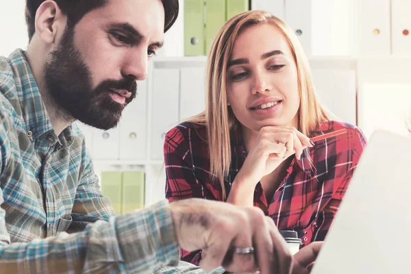 Fundadores de startups trabalhando juntos — Fotografia de Stock