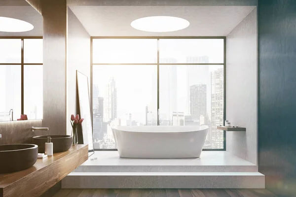 Witte tub, witte kamer, raam, voorzijde toned — Stockfoto