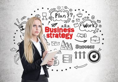 Sarışın kadınla bir defterini, strateji