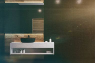 Tonda siyah banyo, beyaz raf, siyah lavabo