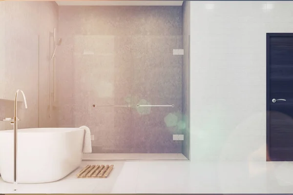 Salle de bain grise, carrelage blanc, douche tonique — Photo