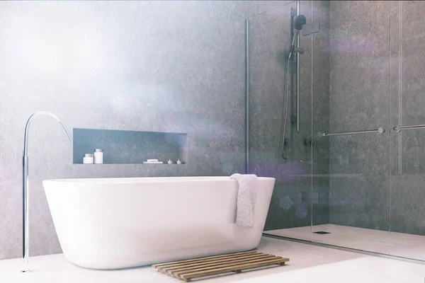 Salle de bain grise, sol blanc, coin tonique — Photo