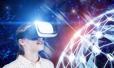 Sarışın Kız bardaklarda Vr, sanal dünya
