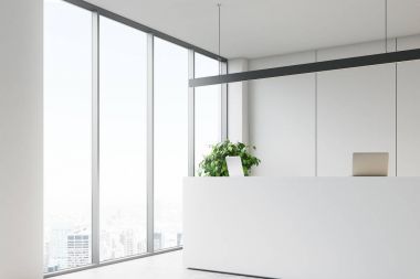 Bir resepsiyon masası, yan görünümü ile beyaz ofis