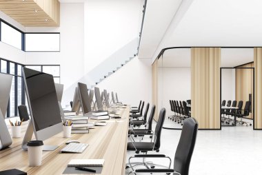 Ahşap açık alan office merdiven ile