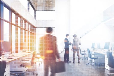 Açık alan office merdiven, beton, insanlarla