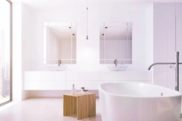 白い浴室、浴槽、ダブルシンク トーン — ストック写真