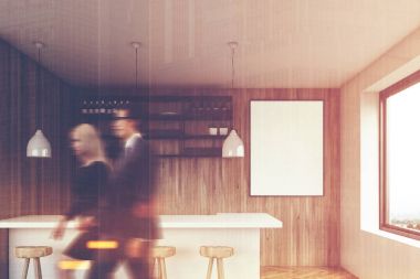 İnsanlar beyaz bir çizgiyle Ahşap mutfak