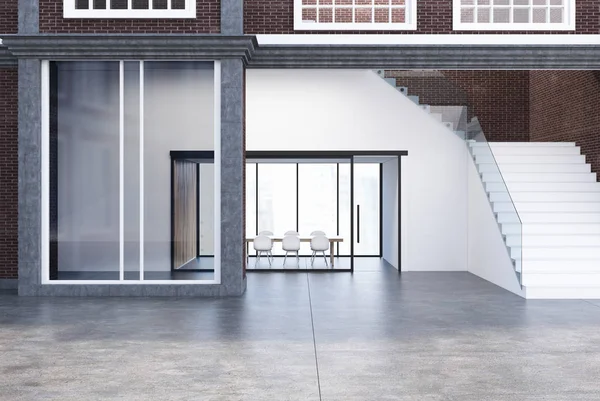Bir ofiste bir merdiven ile konferans salonu