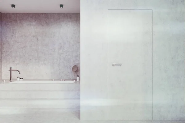 Bir küvet ve tonda bir kapı ile beton banyo — Stok fotoğraf
