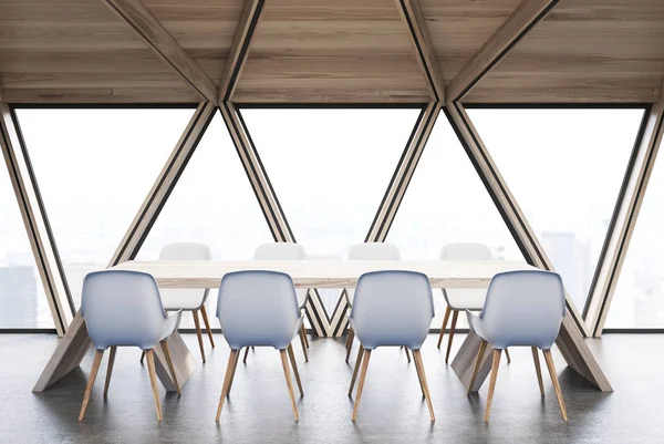 Soffitta sala riunioni, soffitto in legno, vista laterale — Foto Stock