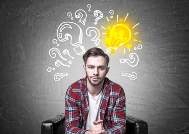 Hipster adam bir koltuk, sorular ve fikir