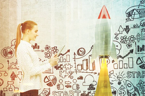 Bir tablet, başlangıç roket kadınla tonda