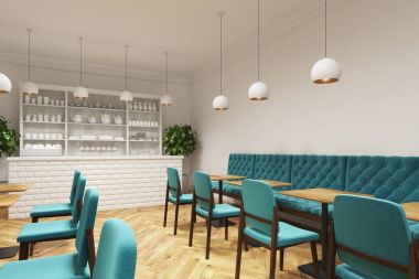 Mavi sandalye, yan görünümü ile kahve dükkanı