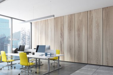 Burnunuzdaki ahşap açık ofis, bilgisayar, yan görünüm