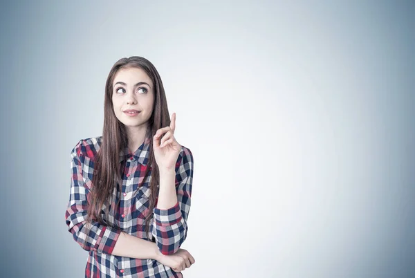 Menina criativa com um polegar para cima — Fotografia de Stock