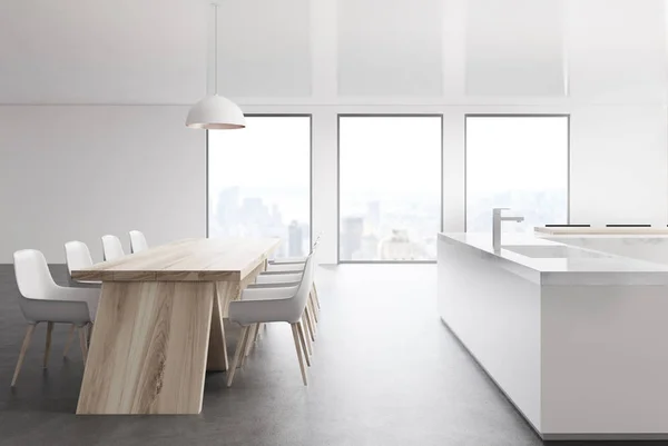 Üç pencere ve bir tablo ile beyaz mutfak — Stok fotoğraf