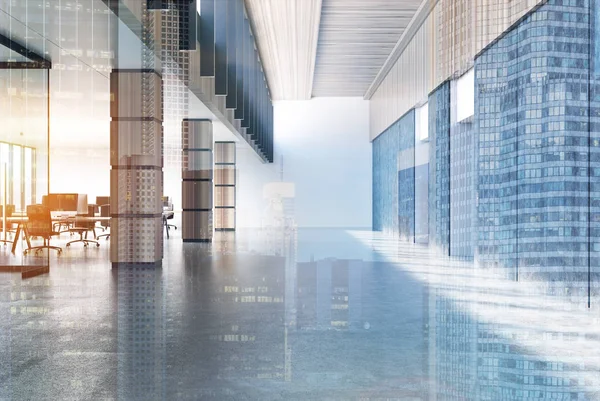 Biuro loft betonowe, drewniane kolumny, podwójne — Zdjęcie stockowe