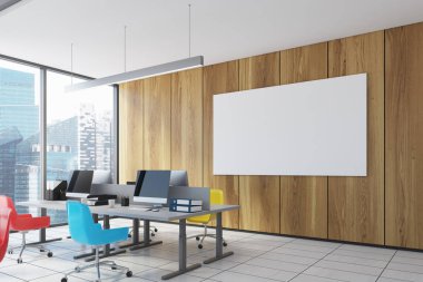 Ahşap açık ofis, bilgisayar, poster, yan