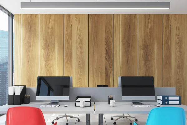 Ahşap açık ofis, bilgisayar