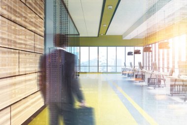 Siyah yuvarlak lambalar, ahşap, Office'le sarı tonda