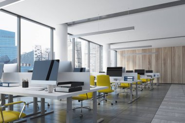 Loft açık ofis ahşap bir duvar ile