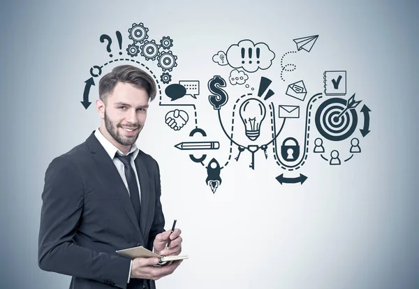 Gülümseyen sakallı işadamı, başlangıç düzeni