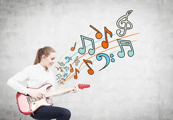 Blonde woman with a guitar, notes — Stock Photo, Image
