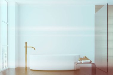 Beyaz banyo, fayans ve yuvarlak küvet, tonda pencere