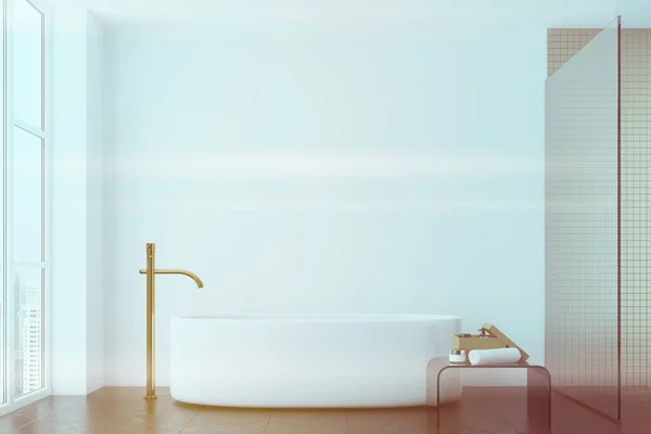 Fehér fürdőszoba, csempe és kerek kád, tónusú ablak — Stock Fotó