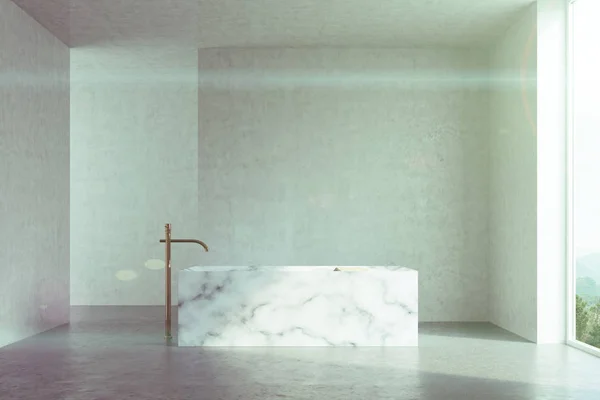 Badezimmer aus Beton, Badewanne aus Marmor — Stockfoto