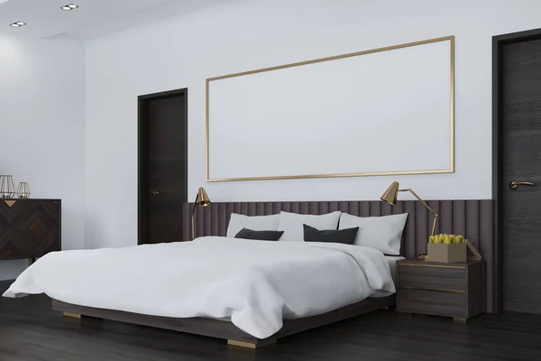 Biała sypialnia z plakatu, widok z boku — Zdjęcie stockowe
