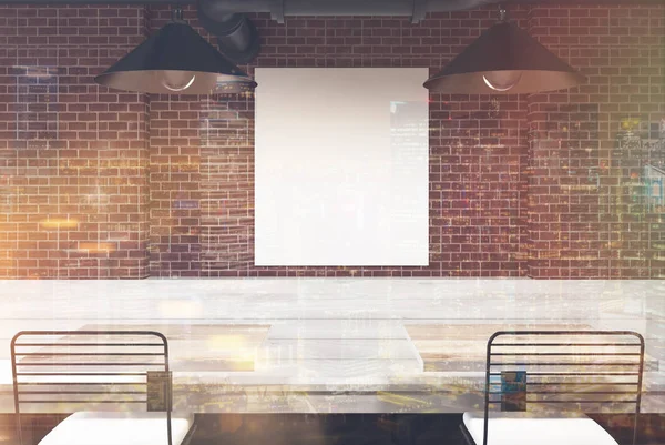 Kafe duvara tonda bir posteri ile