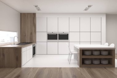 Bir masa ve tezgah beyaz mutfak